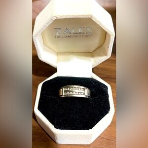 Zales Unique Vintage Men's Wedding Band
